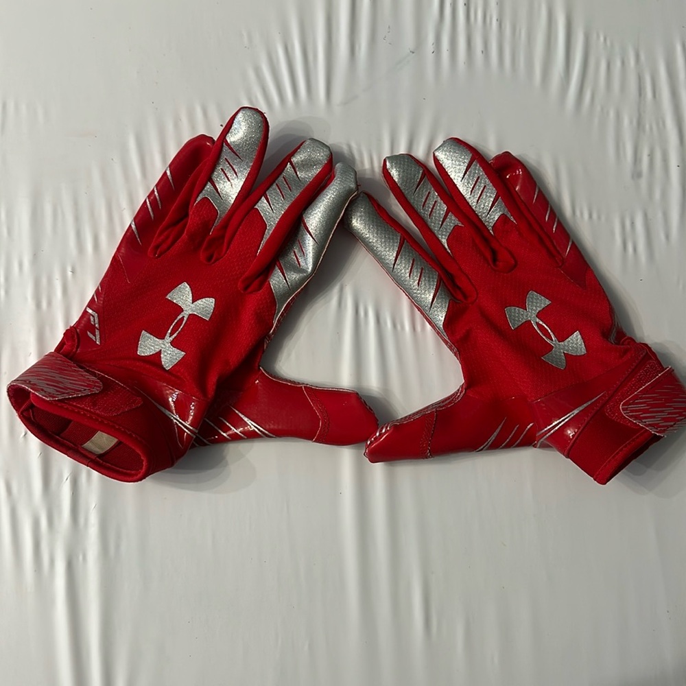 UA red football gloves - Size Medium